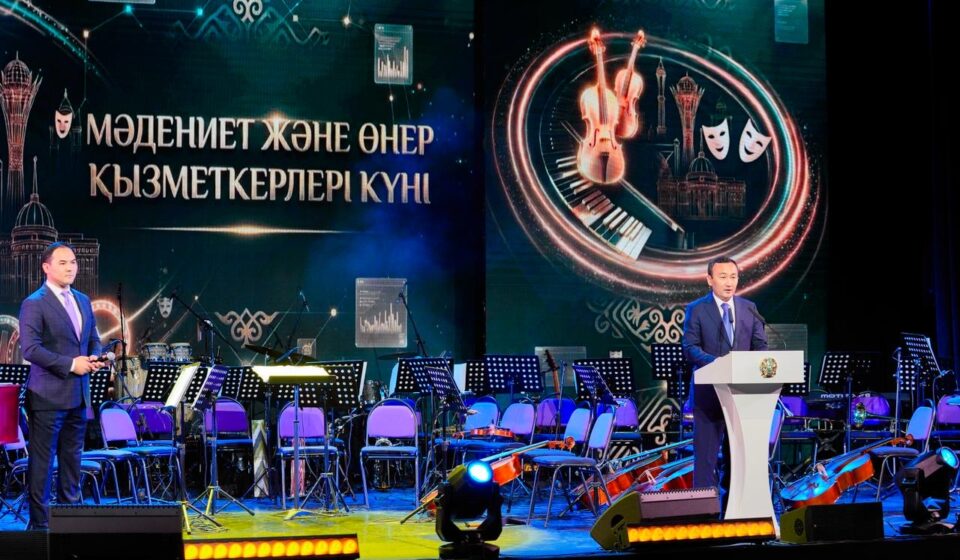 В Астане наградили работников культуры и искусства