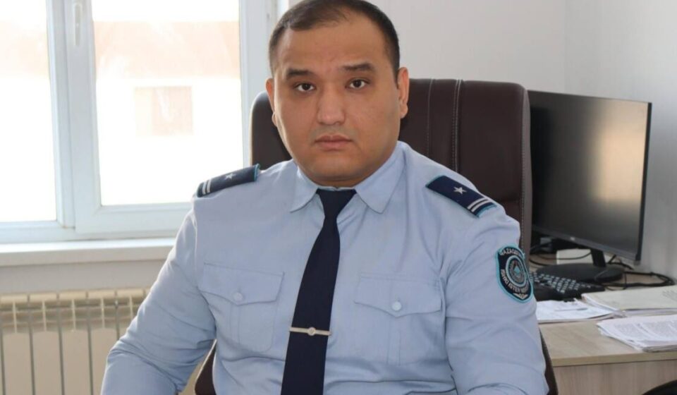 Полицейский из Атырау спас младенца, мальчик носит его имя